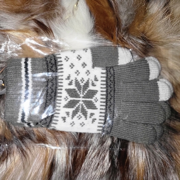 NEW GRAY AND WHITE TOUCH SCREEN WONTER GLOVES! ☆☆3FOR$25☆☆ - Picture 3 of 3